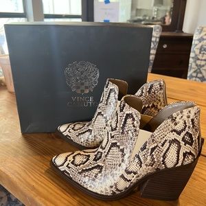 NIB Vince Camuto Snakeskin Ankle Booties